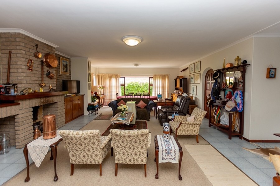 5 Bedroom Property for Sale in Middedorp Western Cape